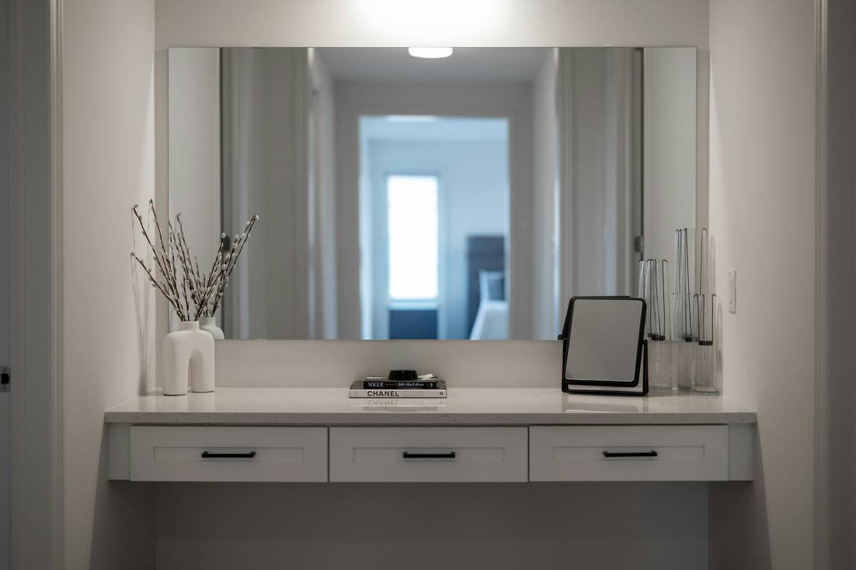 Infographic showing how disorganized makeup storage leads to product waste, bacterial growth, and daily frustration