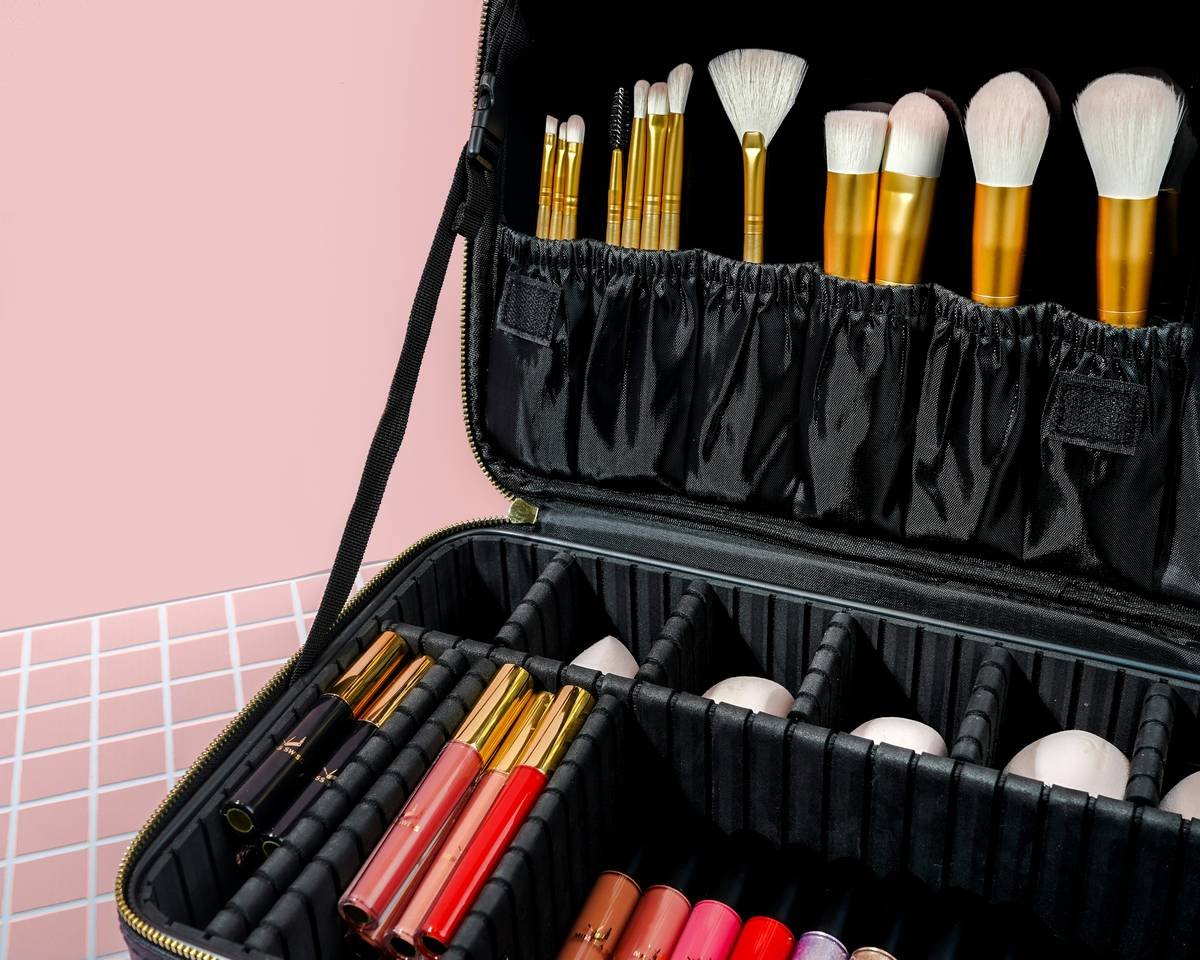 Side-by-side infographic showing cluttered vs organized makeup drawer with labels for temperature, humidity, and product separation factors