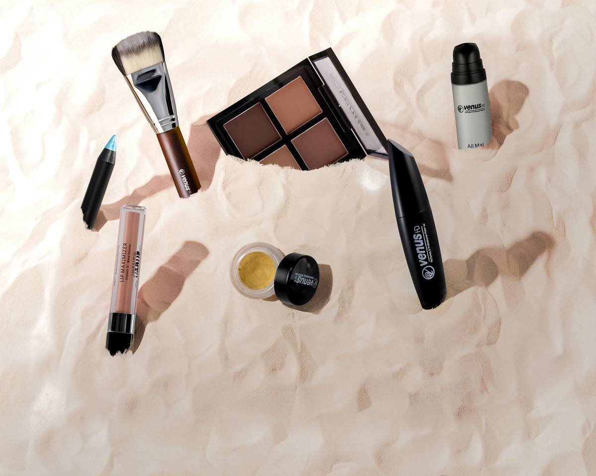 Bar chart showing 68% of users waste 9+ minutes daily searching for makeup; 30% of products go unused due to poor storage