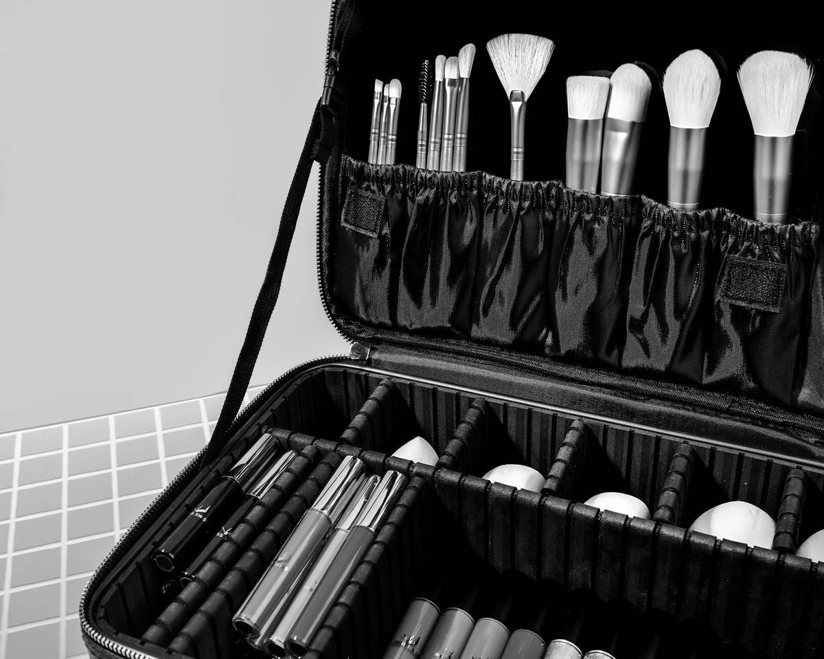 Comparison chart showing cluttered vs. organized makeup setups with hygiene risk indicators