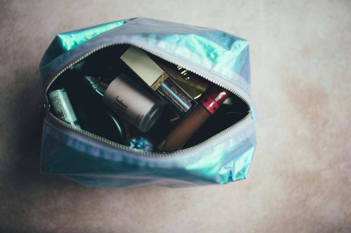 The Ultimate Guide to Choosing the Perfect Cosmetic Organizer Case (No More Makeup Graveyards!)