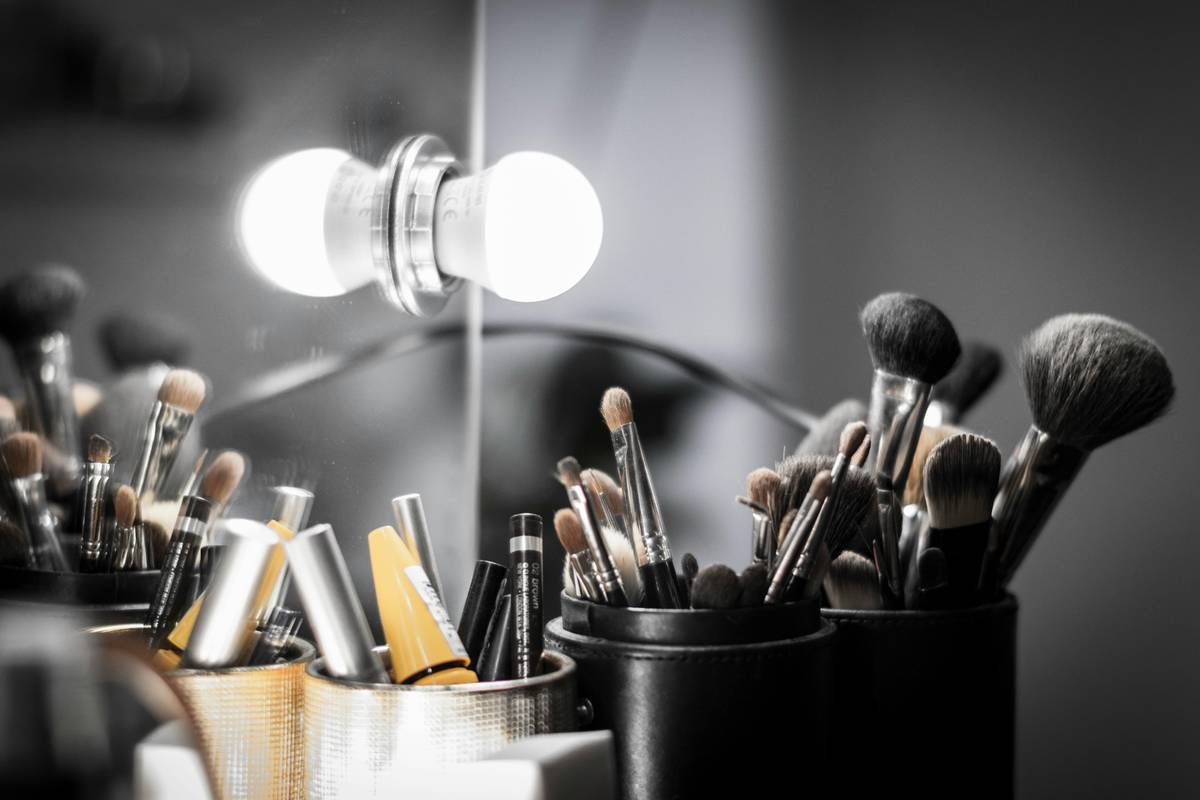 Why Your Makeup Storage Tray Is Secretly Sabotaging Your Routine (And How to Fix It)