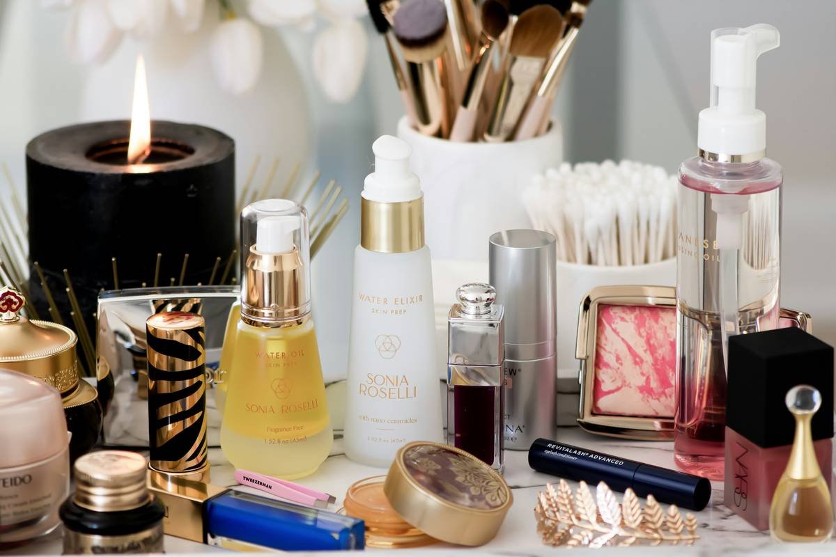 Why Your Makeup Routine Fails Without the Right Makeup Essential Container